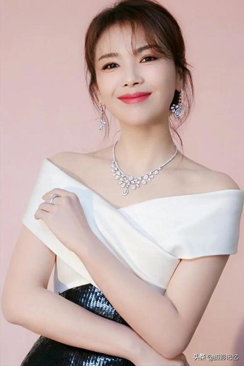 刘涛一字香肩美艳迷人