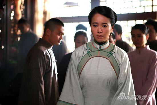 《百花深处》热拍 左小青上演女版"无间道"