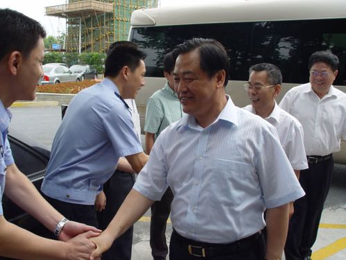 东航集团党组李军书记及东航股份公司总经理马须伦慰问一线空保队员