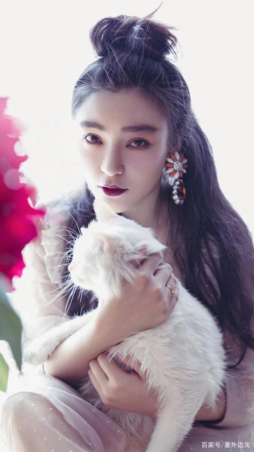 女神王亚楠,身材凹凸有型,气质绝佳,女人味满满