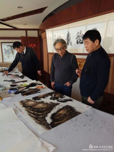 著名画家王秀民和大家交流