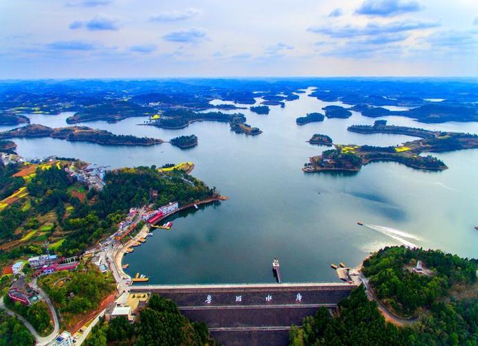 《清凉鲁湖》 杨安文