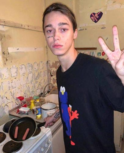 人生清单:拥有自带厌世脸的纹身丧系男友