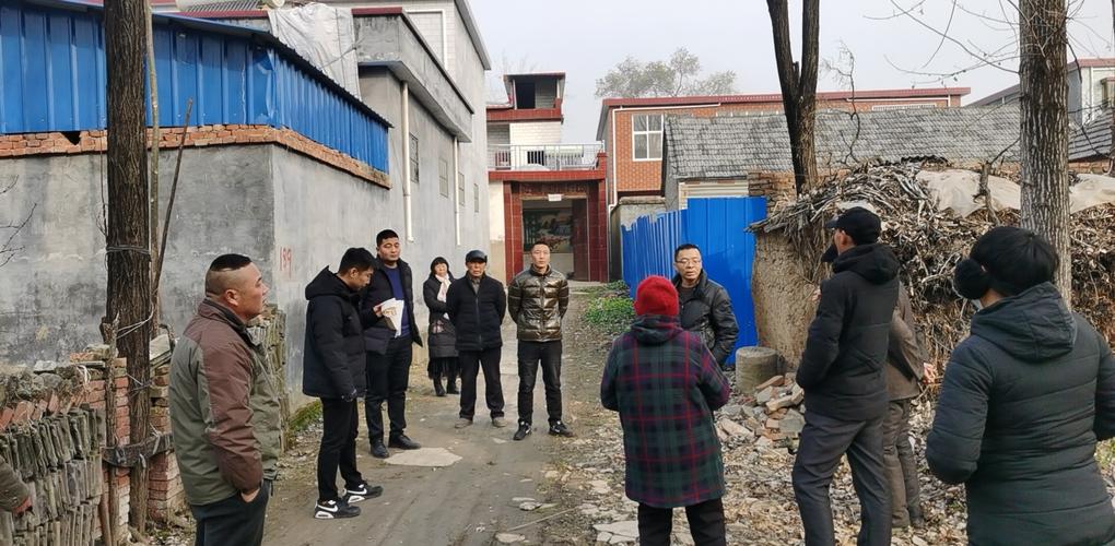 冯营乡人大主席李丰带队到金李庄行政村调解邻里土地纠纷