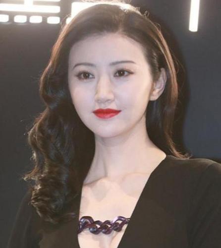 景甜体重飙升,胖到卧蚕变眼袋,网友:变胖后反而好看