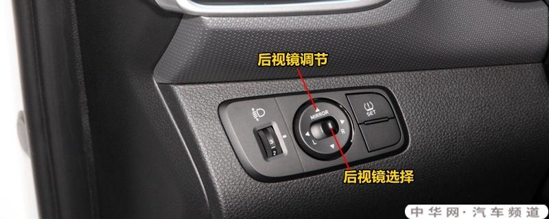 现代瑞纳大灯左右调节螺丝在哪里?