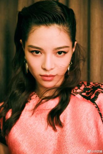 钟楚曦抢资源?杨超越踩王源?盛一伦没戏