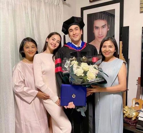 泰星情侣官宣恋爱后人气飙升,god和richy,mik和bow情侣资源不断