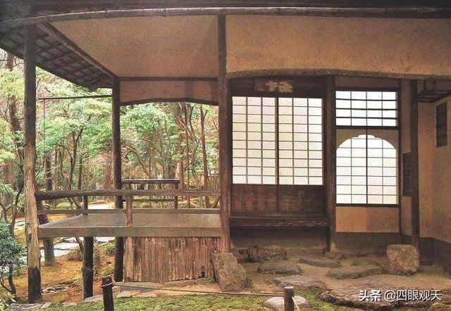 草庵在村田珠光从奈良来到京都侍奉足利义政将军后,村田珠光又使草庵