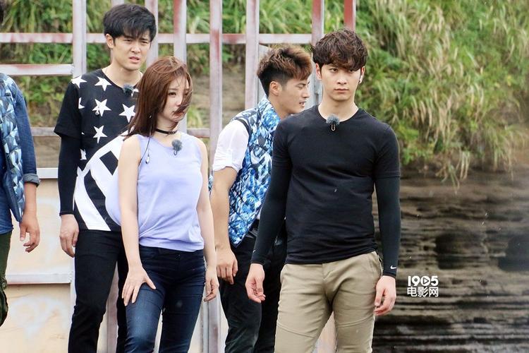 明星活动 > 柳岩遭爆破被黄灿盛英雄救美 "火山岩"cp回归 显示 在韩国