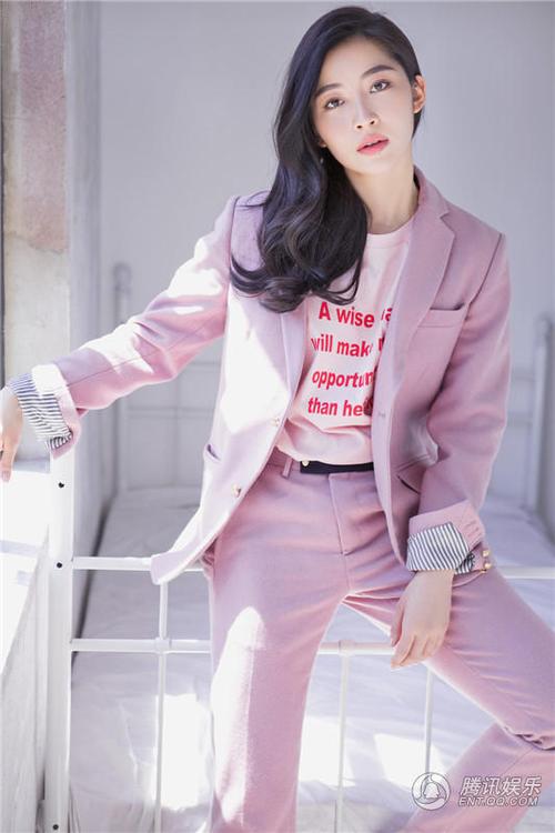 高清:夏星最新写真曝光 清新自然不失女人味