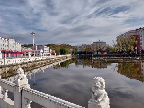 美丽南岔晚秋月牙湖