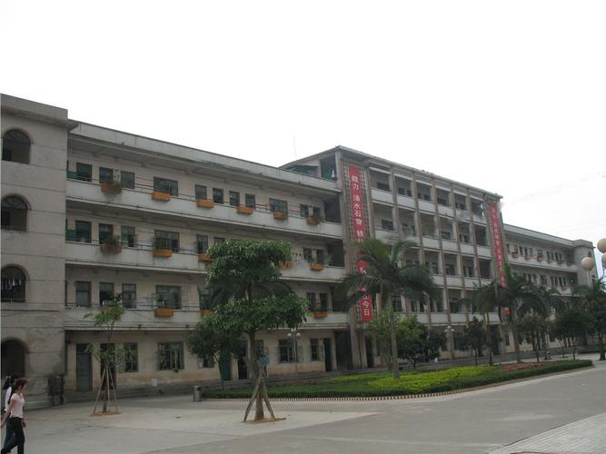 广西陆川县第二中学_校园风景_校园一角