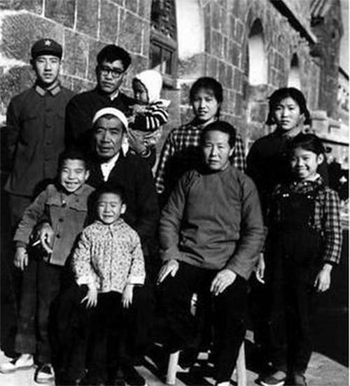 陈永贵当兵儿子陈明善,父亲要求下成普通工人:就因为这是我儿子