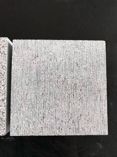 斧剁面青石板作为一种铺地板材是既经济实惠又美观大方,而且还具有
