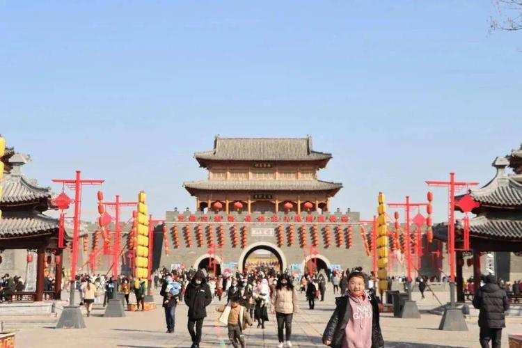 磨山镇党政考察团来集团参观文旅版块项目