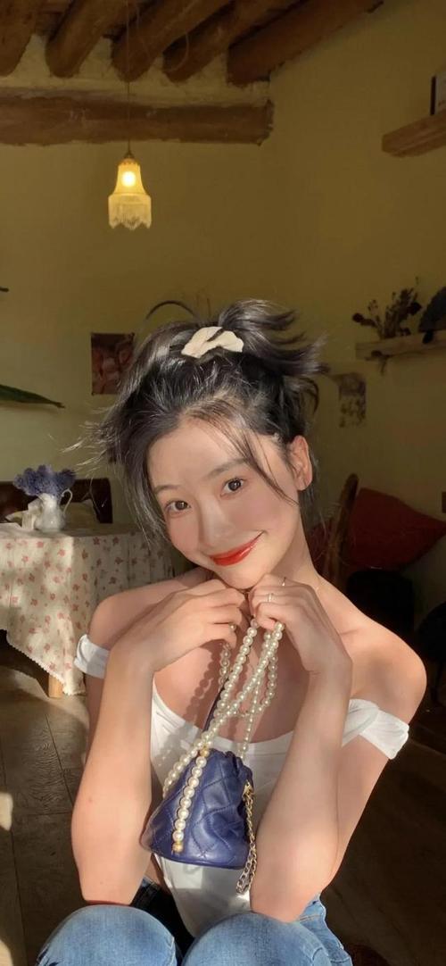 易梦玲壁纸纯欲性感穿搭