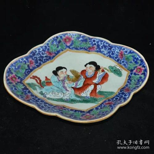 粉彩和合二仙图纹瓷盘