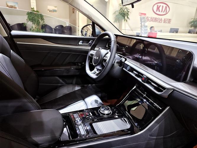 外形年轻个性 实拍起亚k5凯酷 内饰科技感强