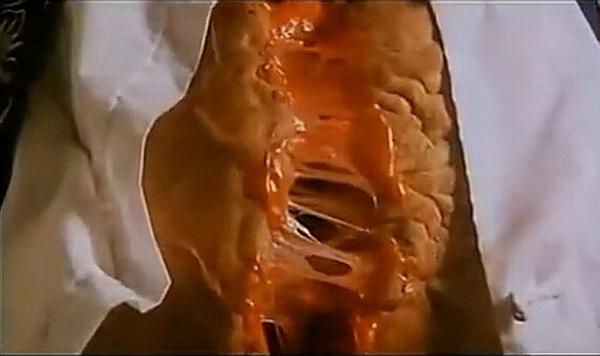 求个老电影,香港恐怖片,怪物从一个女人肚子里出来的