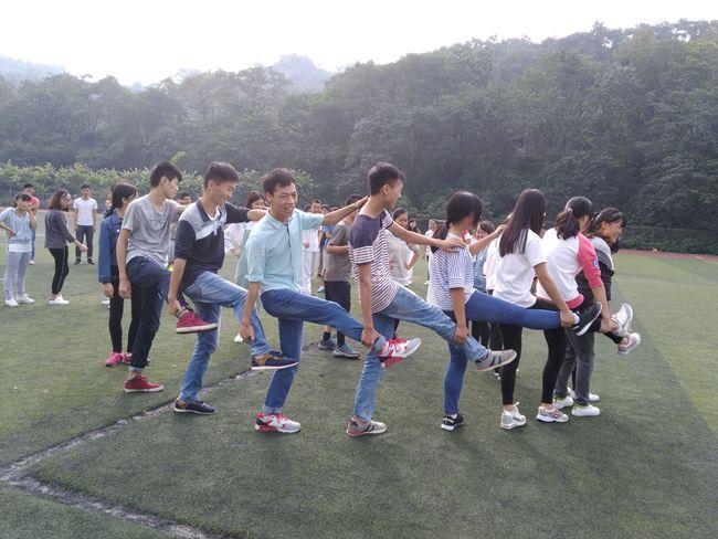 计算机与信息学院第九期青马班开展素质训练拓展活动