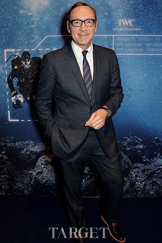 《纸牌屋》中的iwc万国表 凯文史派西完美诠释经典腕表