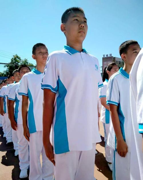 教育 9月秋高气爽,惠风和畅,保定三中在学校体育场隆重举行新学期开学