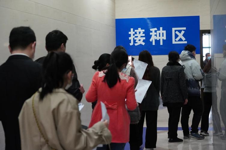 另外,张家港市同时还有一个保税区(金港镇)崇真中学体育馆的集中接种