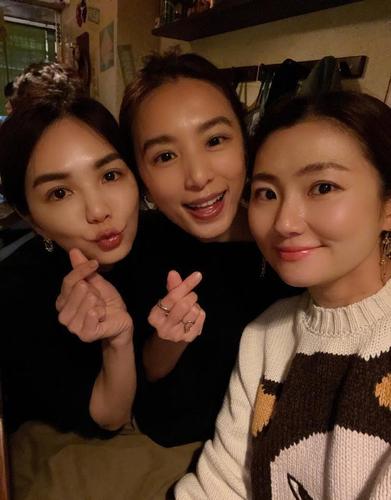 h.e出道20年后,三个女人三种命运:其实,我最心疼的是她