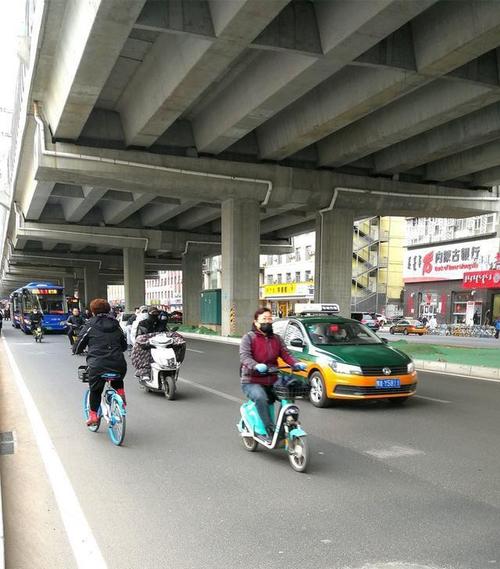 昭乌达路多处无非机动车道,呼和浩特市政局拿出解决方案