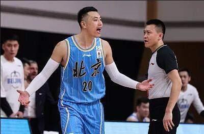 cba官方决定:处罚解立彬,翟晓川