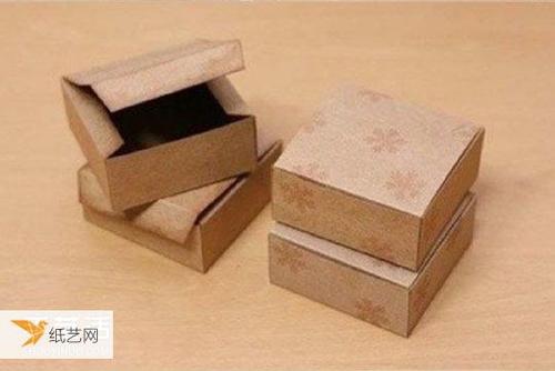 这里是已经完全折叠好的纸盒子,随后是包装步骤,使用的是最常见的礼物