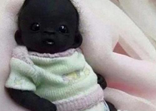 中国妈妈生下"小黑娃",难道孩子抱错了?婆婆:我告诉你