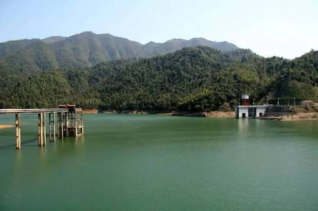 浏阳株树桥水库今早9点开始泄洪,预计下午5点到达城区