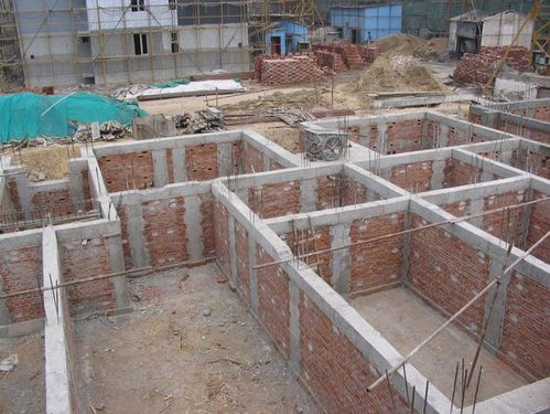 还是越南建房打地基省事不放钢筋插满竹子铺满砖块够结实