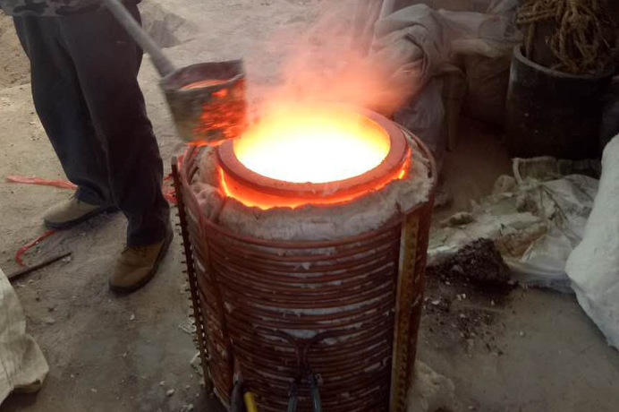 小型熔铜炉的特点是什么?有什么优点?