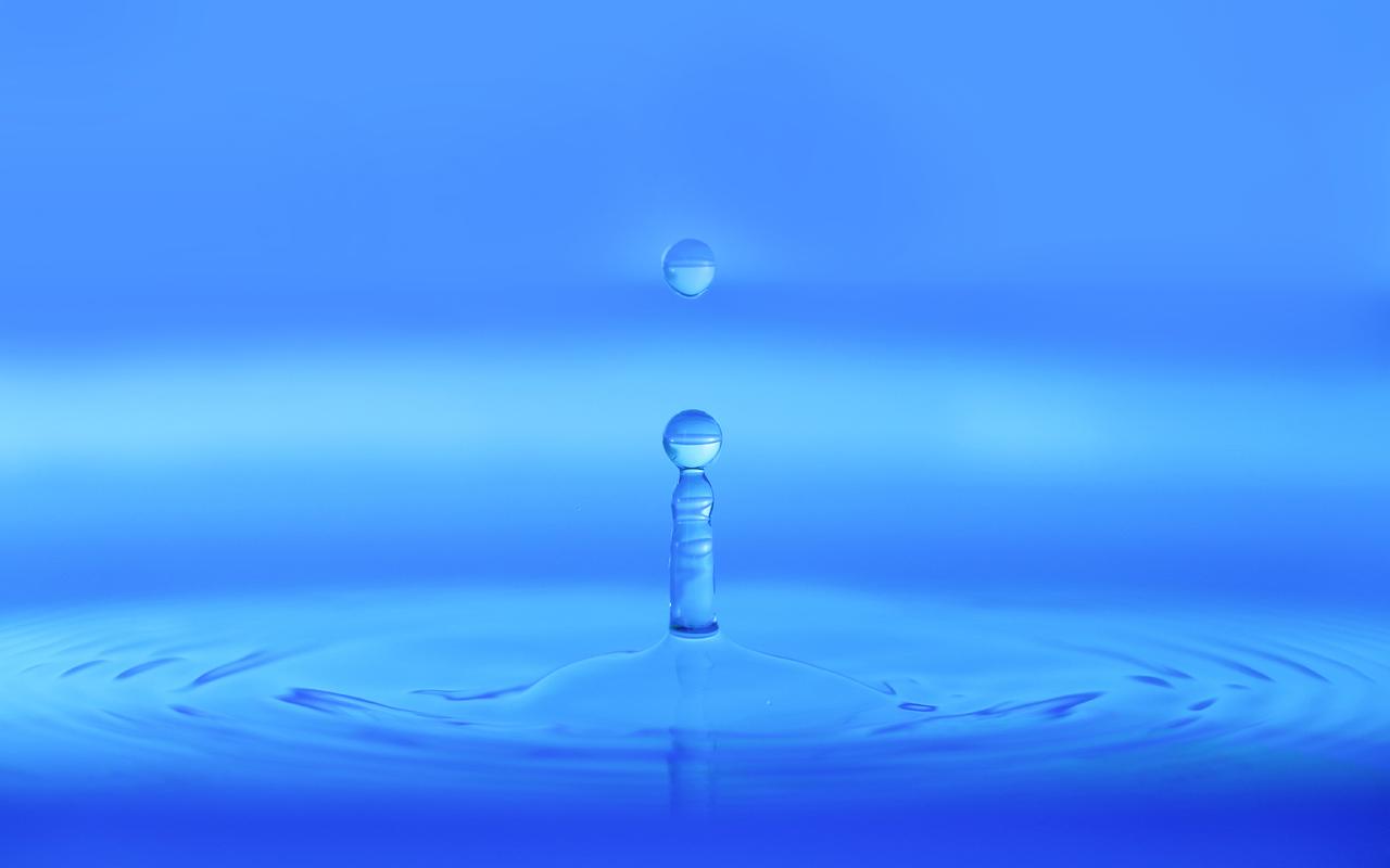 清凉水滴摄影高清桌面壁纸