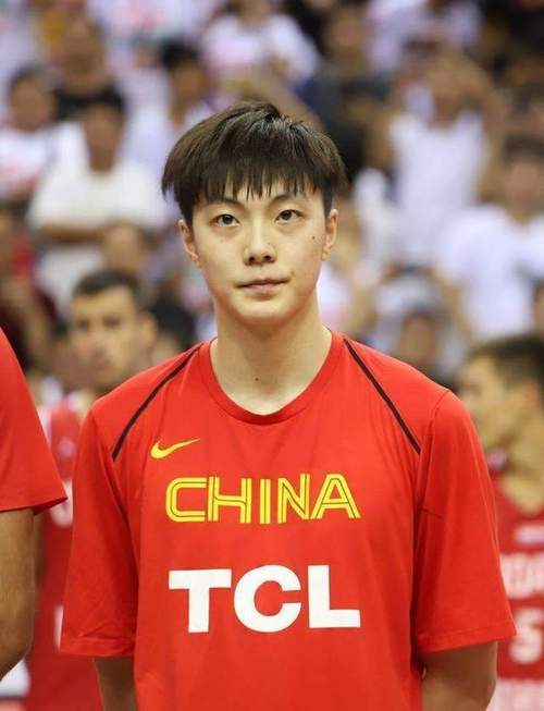 原创宏远正式官宣!胡明轩无缘nba,朱芳雨锁定63 超外,阿联顶薪续约