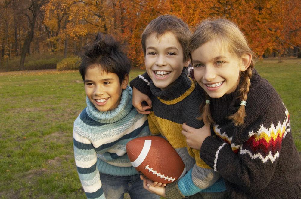 开心玩耍的儿童素材图片[高清图片,jpg格式]