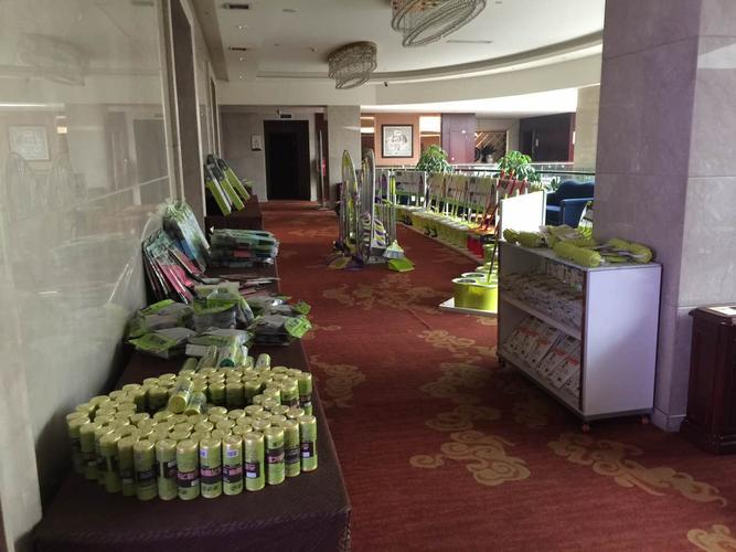 会场上整齐有序的产品陈列