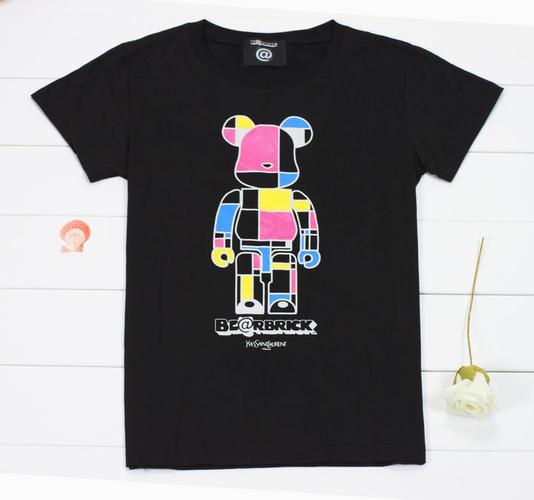 这个上面有个机器熊的衣服是什么牌子啊?