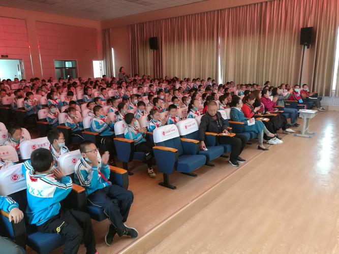 榆中县博雅小学高年级举办"牢记历史 瞻望未来"演讲比赛