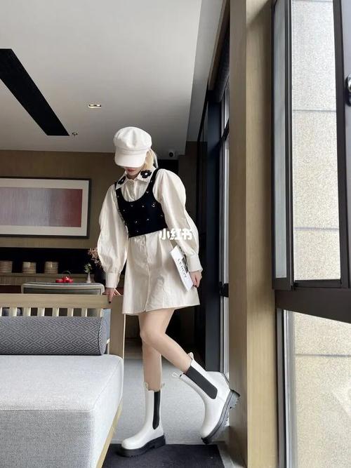 炒炒炒94火的烟筒靴 来啦_百搭_靴子_穿搭_秋天去哪