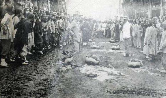 戊戌六君子被斩时,围观百姓纷纷拍手叫好,还向刽子手