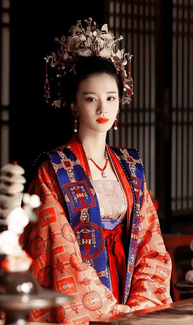 明星图集:王楚然绝美古装,仿佛穿越回古代