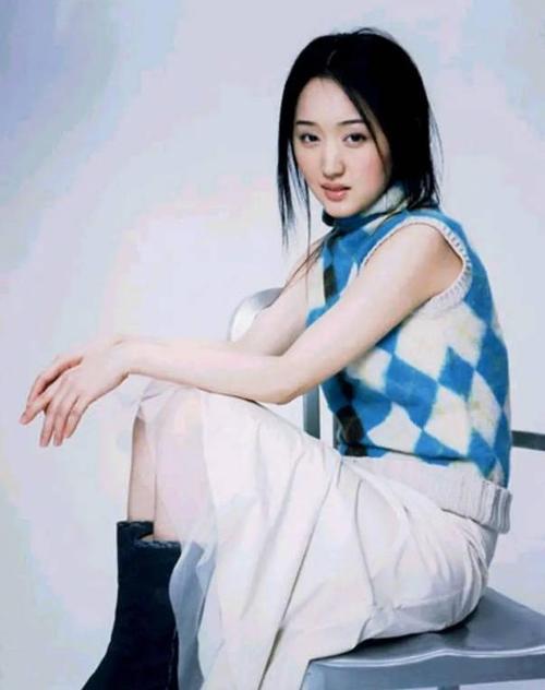 下面就来回顾一下杨钰莹年轻时的样子吧 做演员,外形是很重要的.