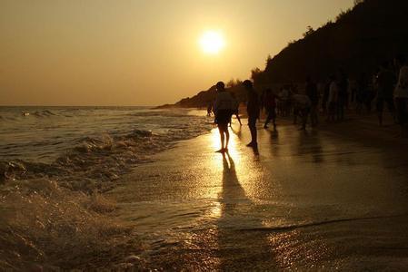 阳光下的背影图片