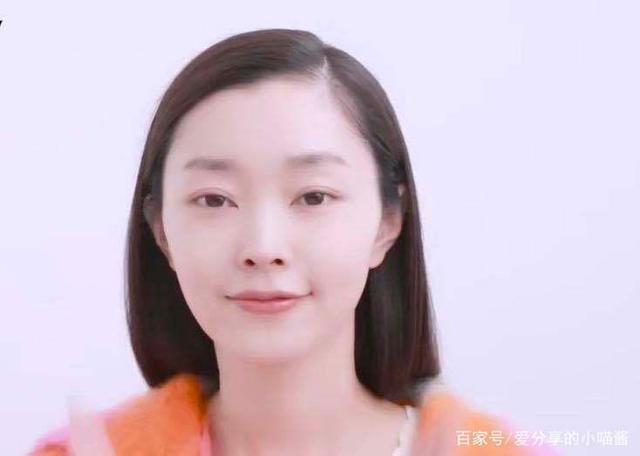 宋轶晒素颜自拍生图,失去美颜滤镜后,皮肤依旧白皙光滑!