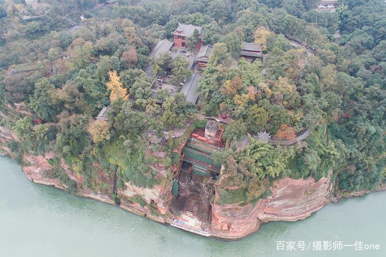 航拍"体检"中的乐山大佛