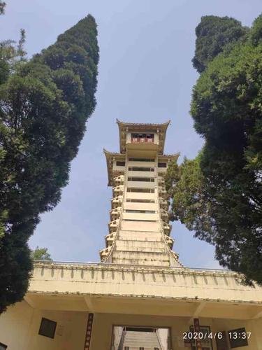 凤凰山公园-"凤凰山公园的凤凰楼是广元的地标建筑,在